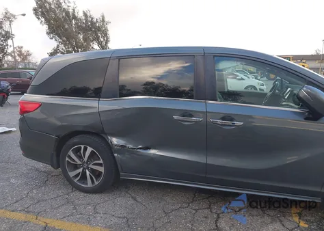 2021 Honda Odyssey Touring z USA, uszkodzony, nr VIN 5FNRL6H86MB011538